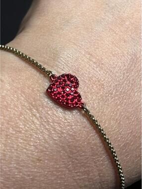 B5191 DKNY Adjustable Bolo Bracelet Red Pave Heart Gold Tone Slider Chain
